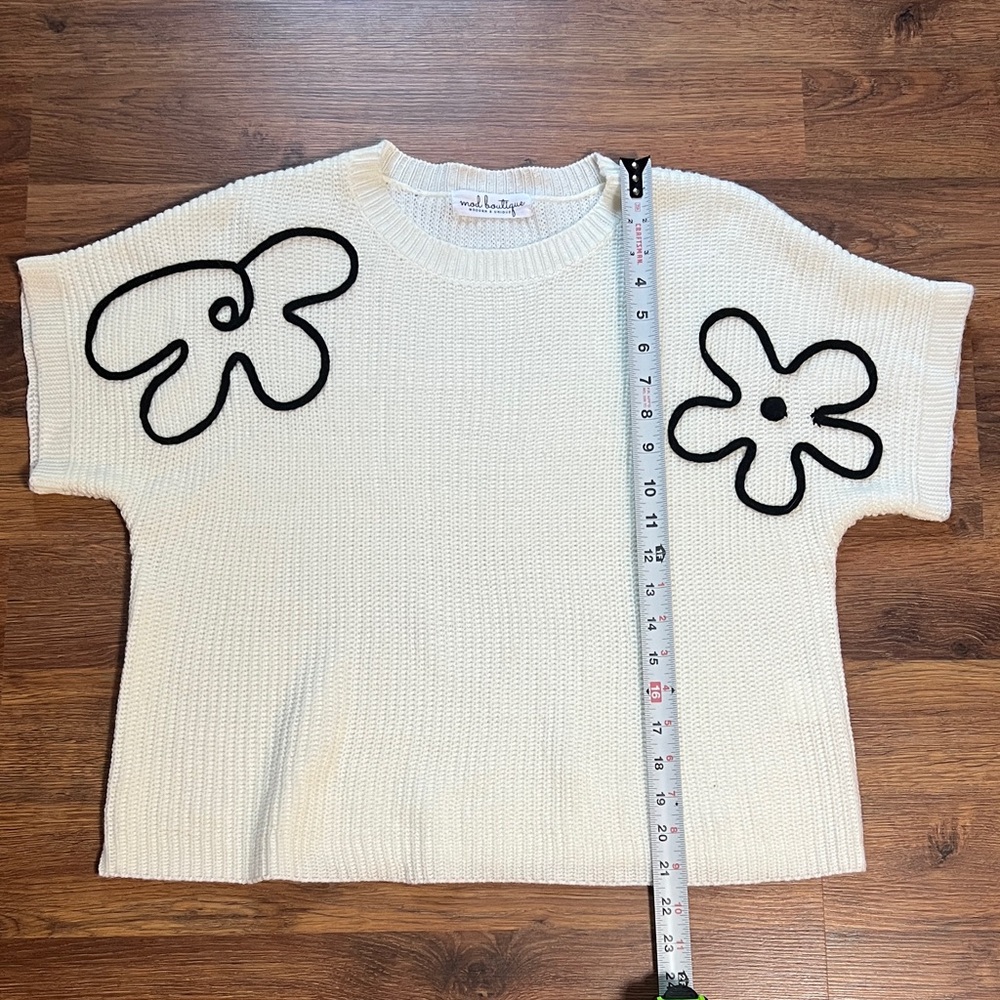 madewell Cream Short-Sleeve Knit Top with Black Flower Appliqués - Picture 4 of 6
